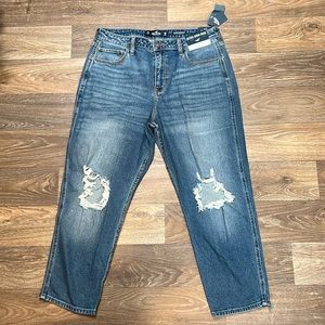 Hollister Women’s Ultra High-Rise Ripped Light Wash Mom Jeans Size 17S‎ NWT/NEW
